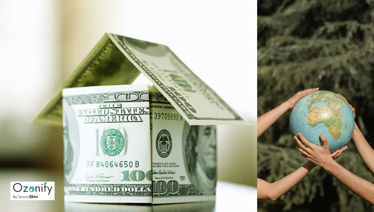 Casa hecha con billetes y manos sosteniendo el globo terráqueo, simbolizando ahorro y sostenibilidad con Ozonify.