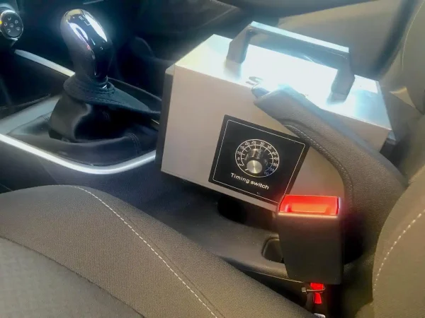 Generador de ozono utilizado por SecondSkin para eliminar olores y resetear el aire del interior del auto.