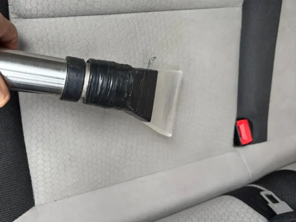 Limpieza de tapizados de auto con extracción profunda