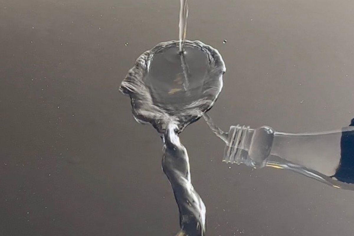 tratamiento-ceramico-efecto-hidrofobico.jpg Efecto hidrofóbico en pintura con tratamiento cerámico en auto