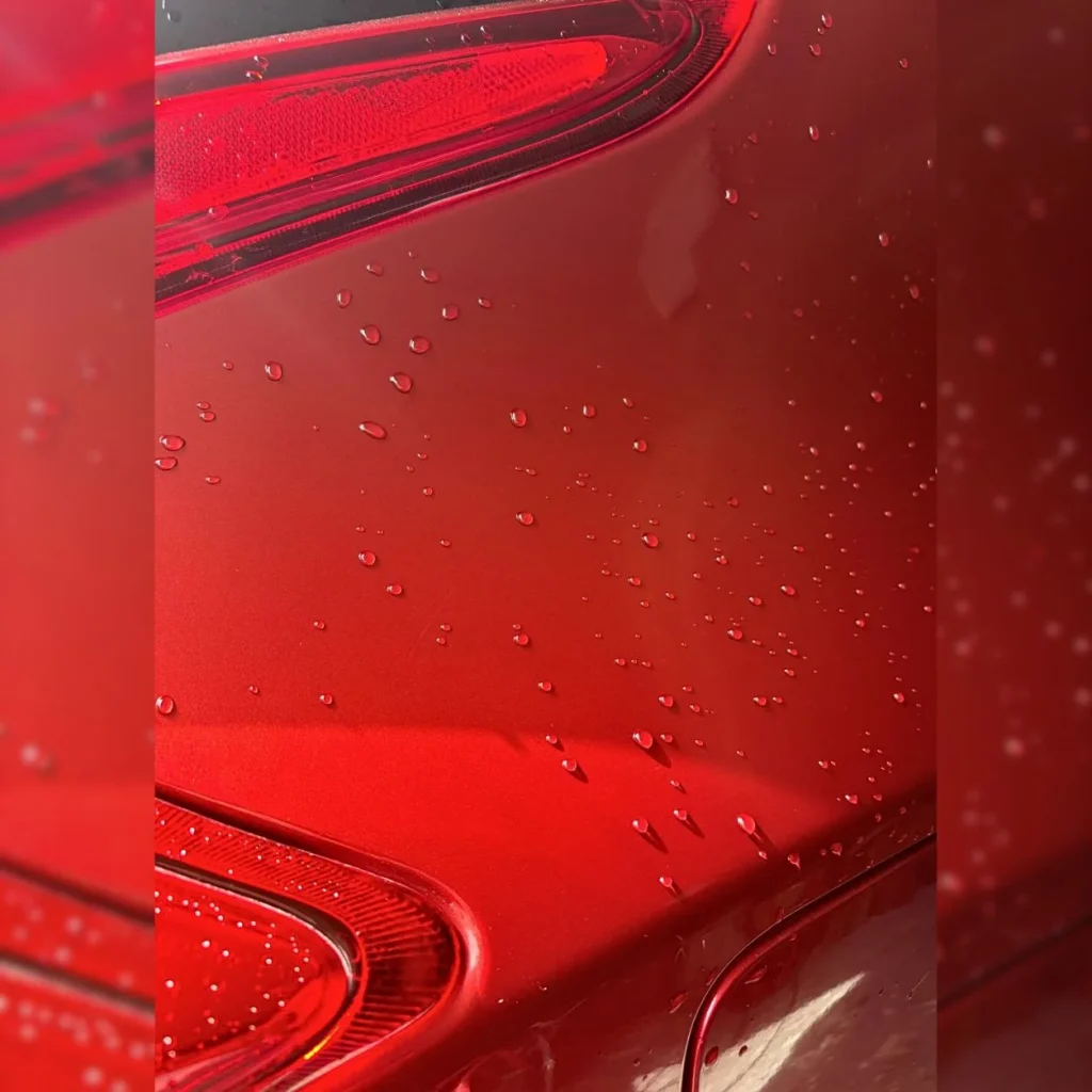 Gotas de agua sobre pintura protegida con SecondSkin Essential
