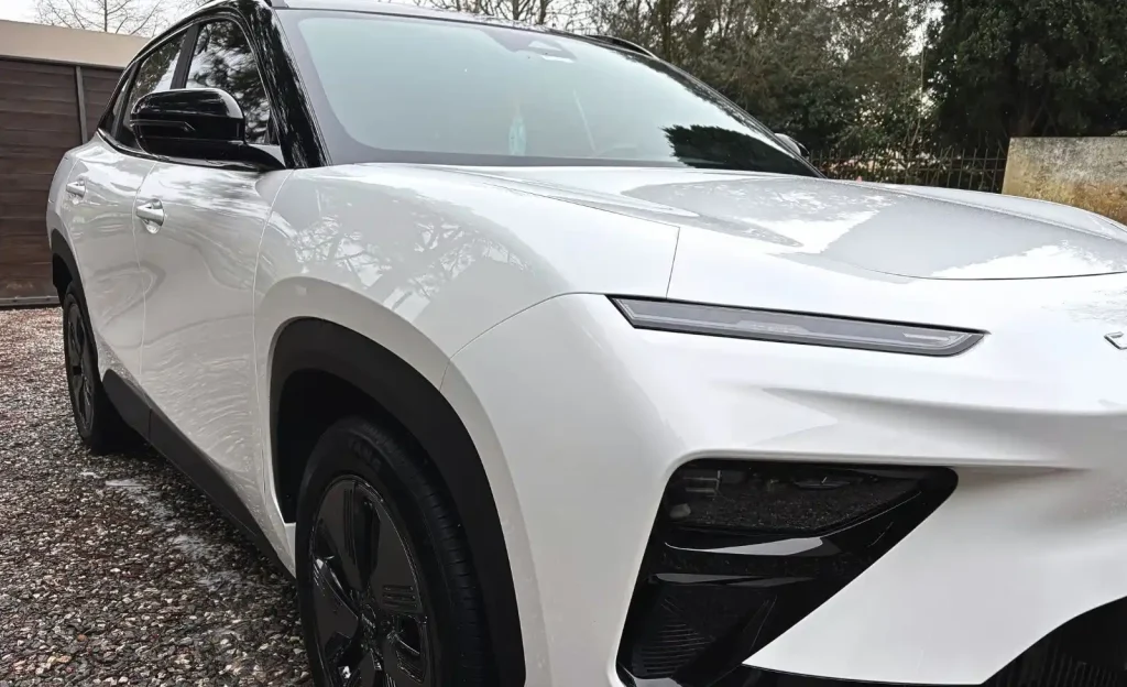 Tratamiento cerámico Diamond en Chery eQ7 blanco