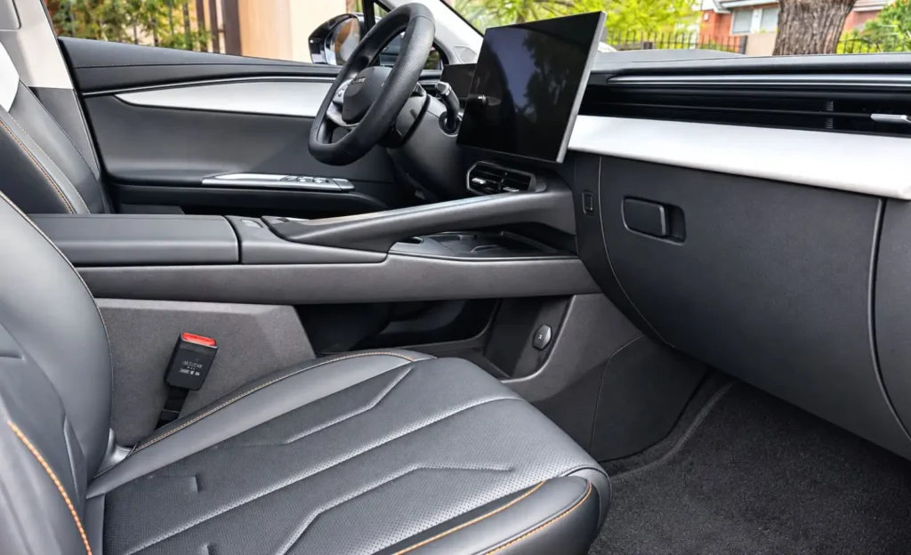 Interior de OMODA 5 EV con nanoprotección Second Skin aplicada sobre el tapizado de cuero
